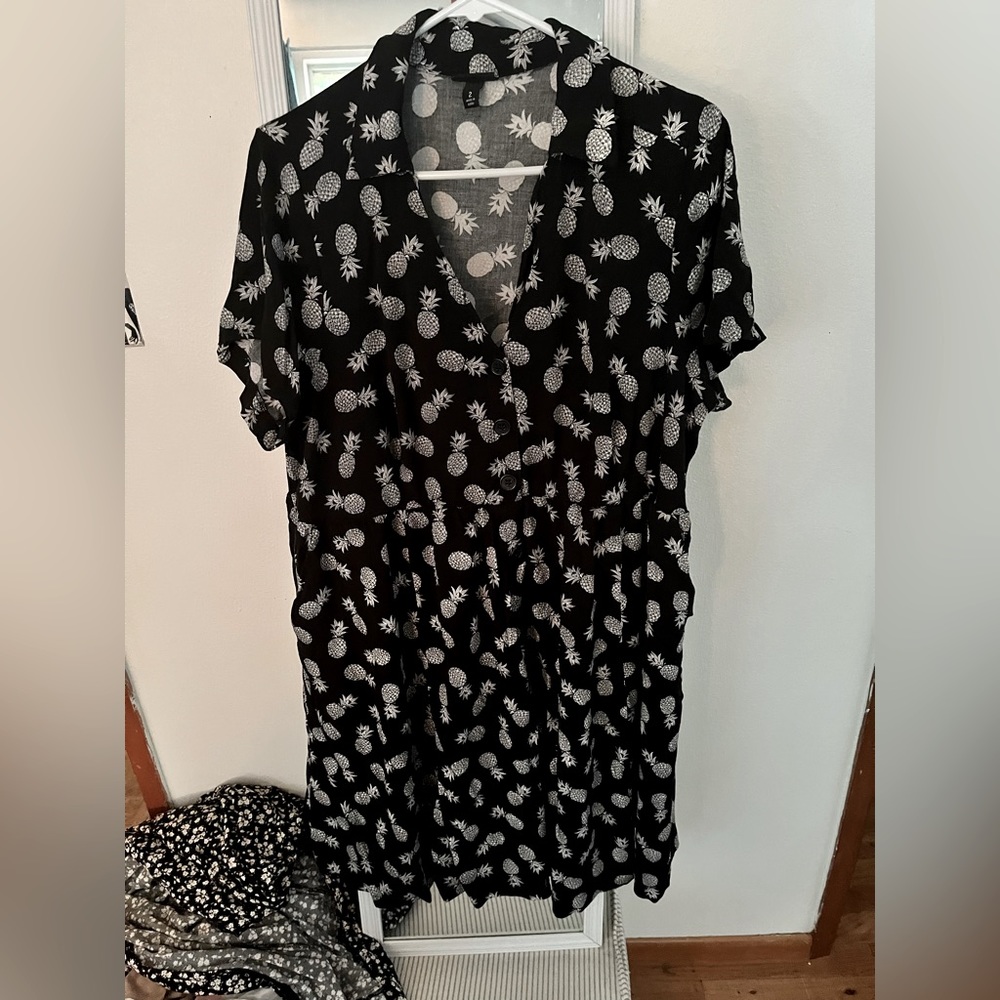 Black and white pineapple collared dress
